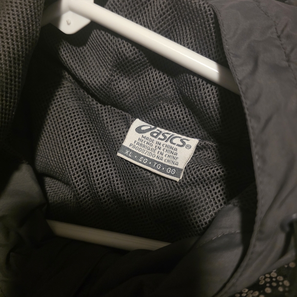 Asics Light Insulation Windbreaker - Picture 3 of 5